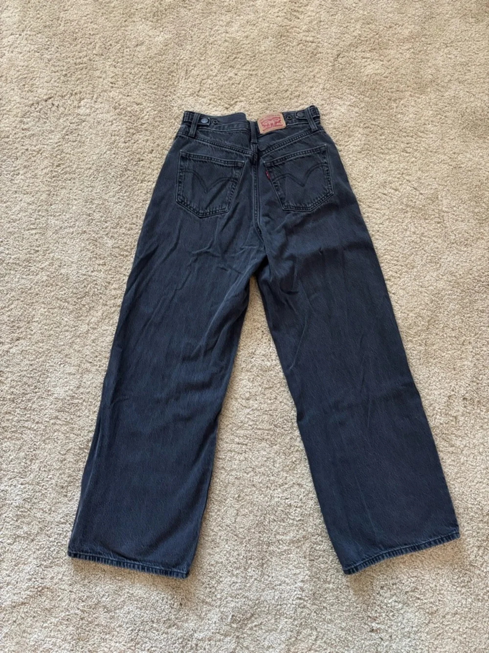 Levi's Women's Cinch Baggy Jeans - Picture 5 of 5